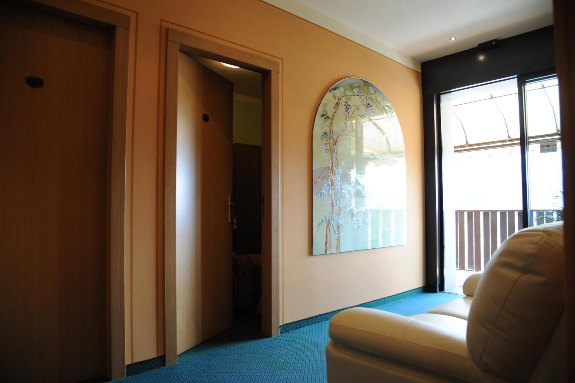 Hotel Tre Castelli Gallicano Exterior photo